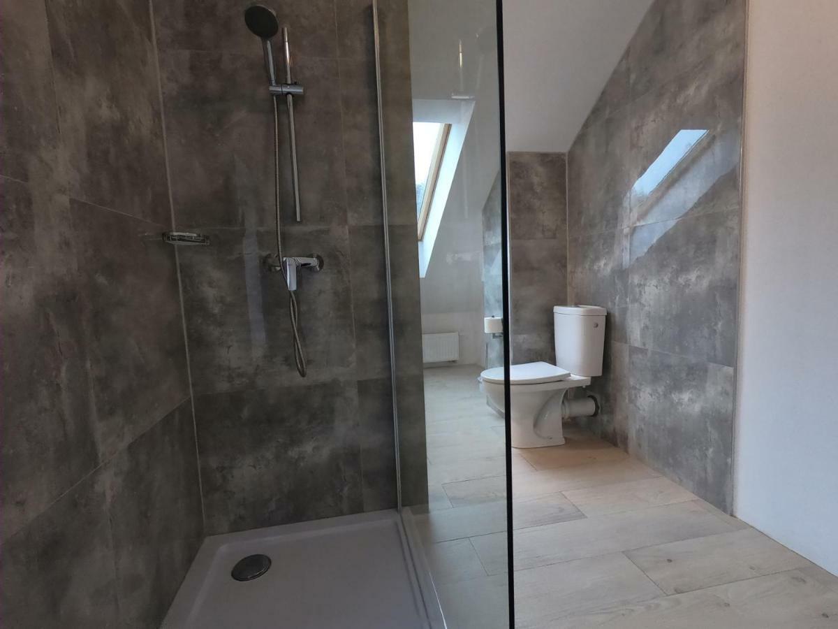 Vila Caloroczny Domek W Lesie Puszcza Zielonka Kiszkowo Exteriér fotografie